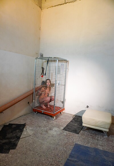 Olivia Sparkle and Stanley Johnson in Caged Olivia in ropes gets fucked from