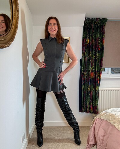 Lara Latex in Lieutenant Lara from
