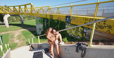 LaPaisita Oficial in Anal on the Pedestrian Bridge from