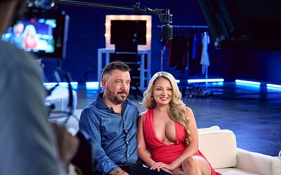 Alexa Leigh in Busty Blonde Hotwife Puts On A Show For Hubby from