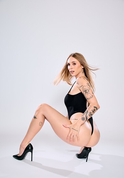 Angel Youngs in set Natural Curvy BBC-Goddess Angel Devours Cock
