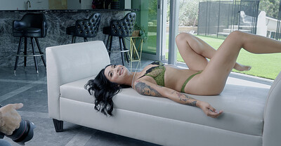 Avery Black in from