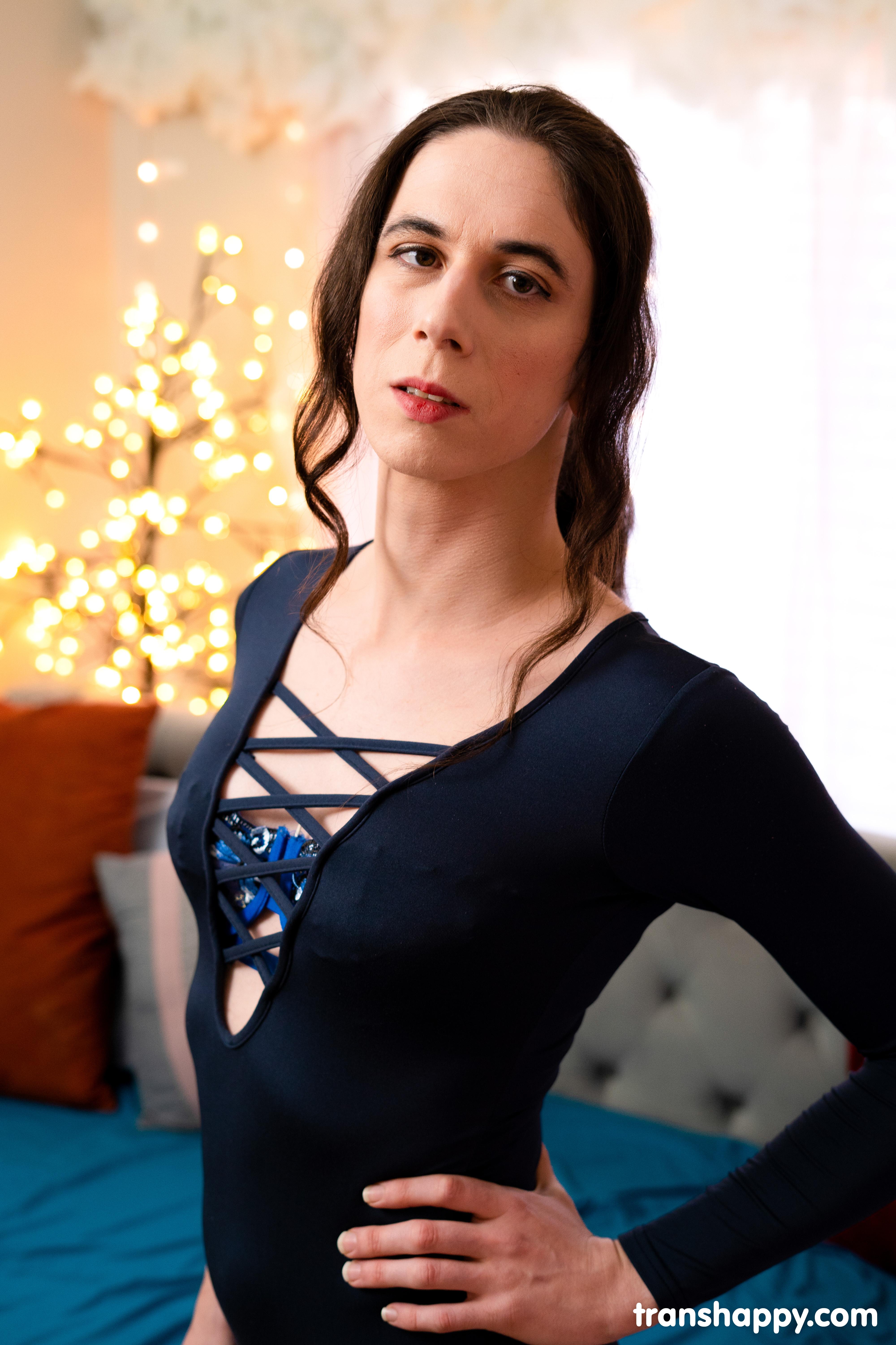 Sophie Ladder in set Kinky Trans Sophie Ladder Showing Her Assets