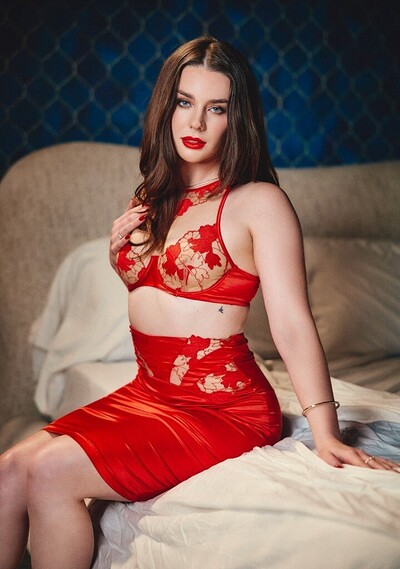Maddie Wren in Feature Dancer from 