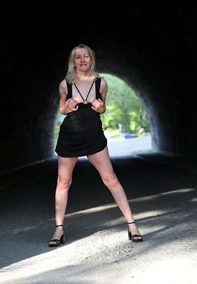 Martina Sinblond in Public jerking from 